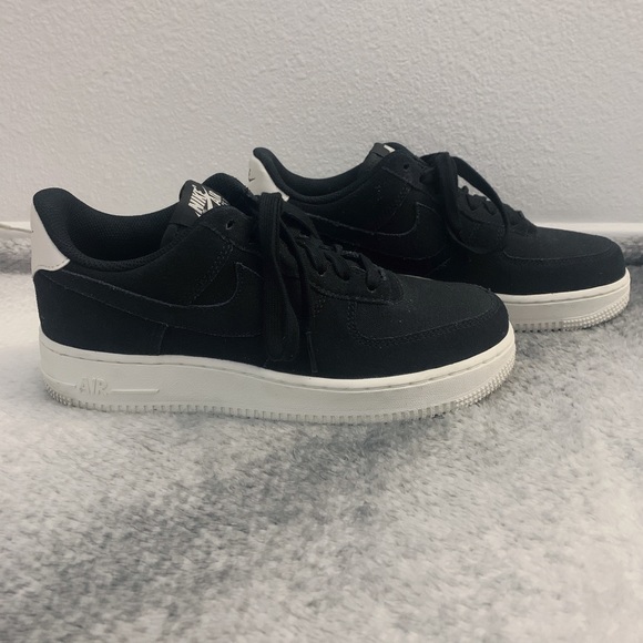 Nike Air Force 1 - Picture 2 of 4